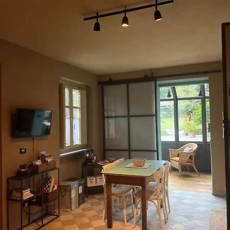 Il Giardino Di Fronte 살루초